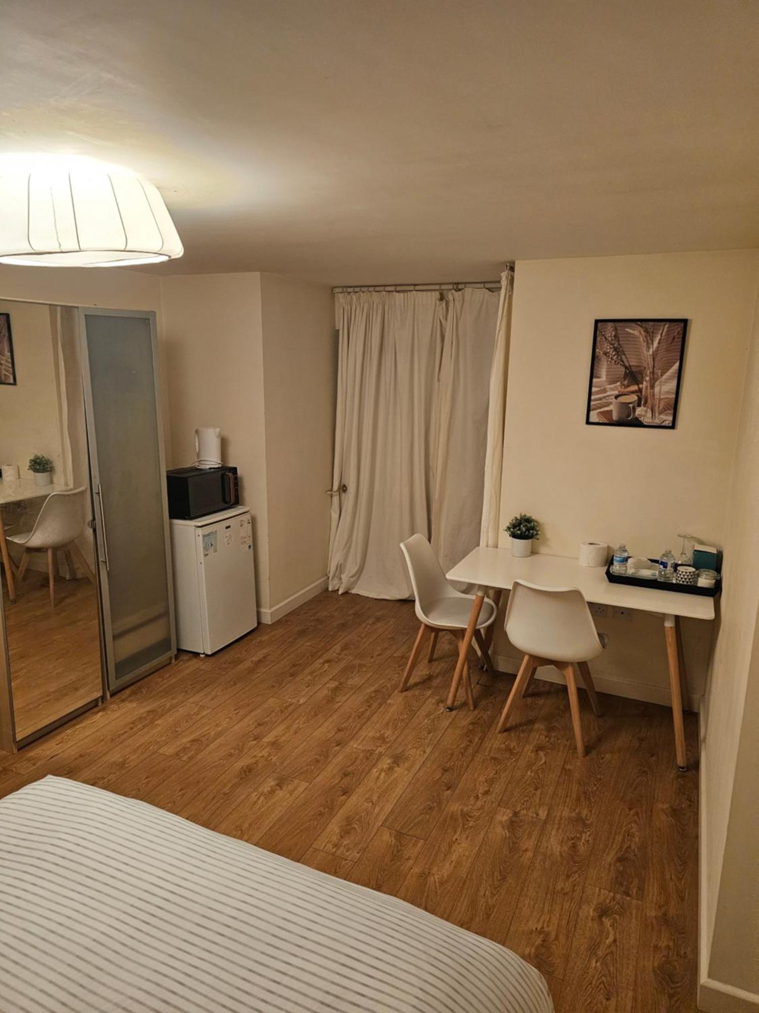 Extra Large Bedroom Дартфорд Экстерьер фото